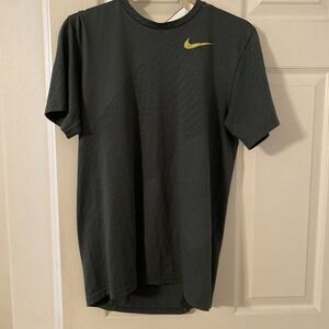 Nike‎ Dri Fit Men's size small Activewear N1